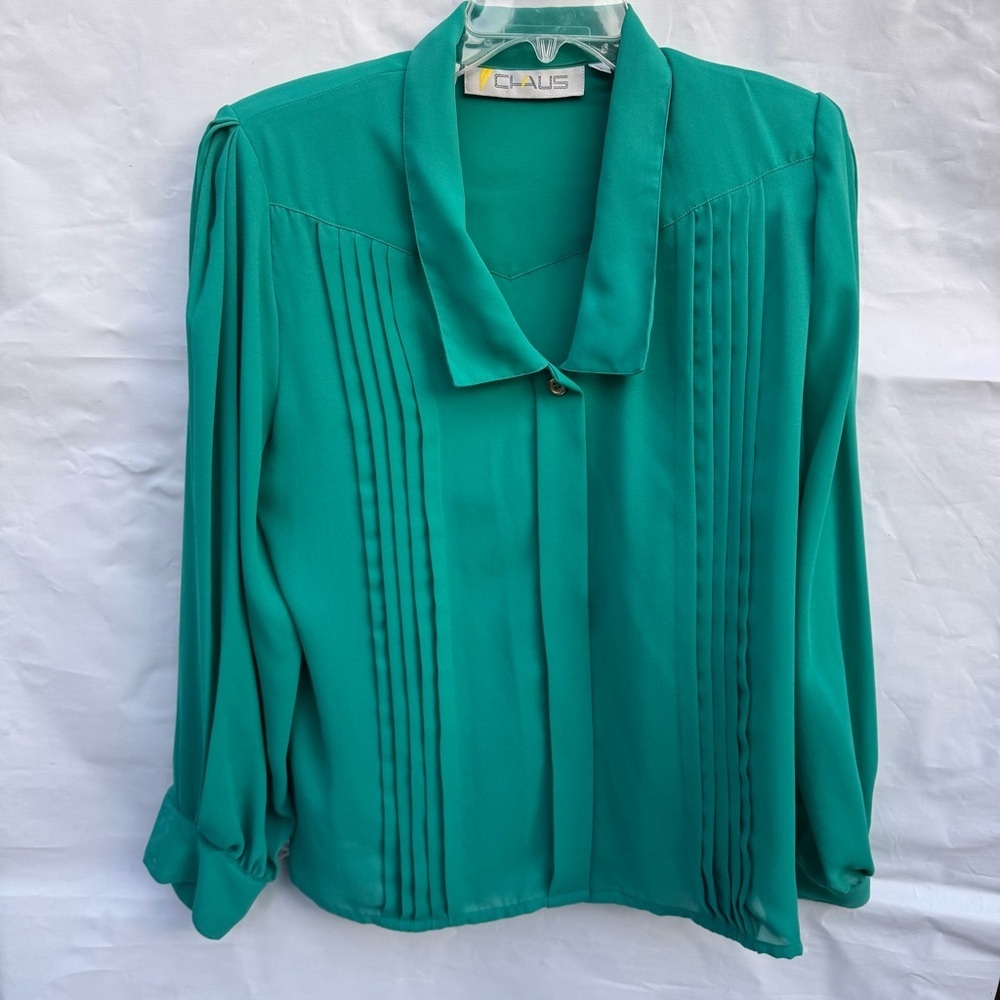 Chaus // vintage green pleated front button down blouse size 12 wk1